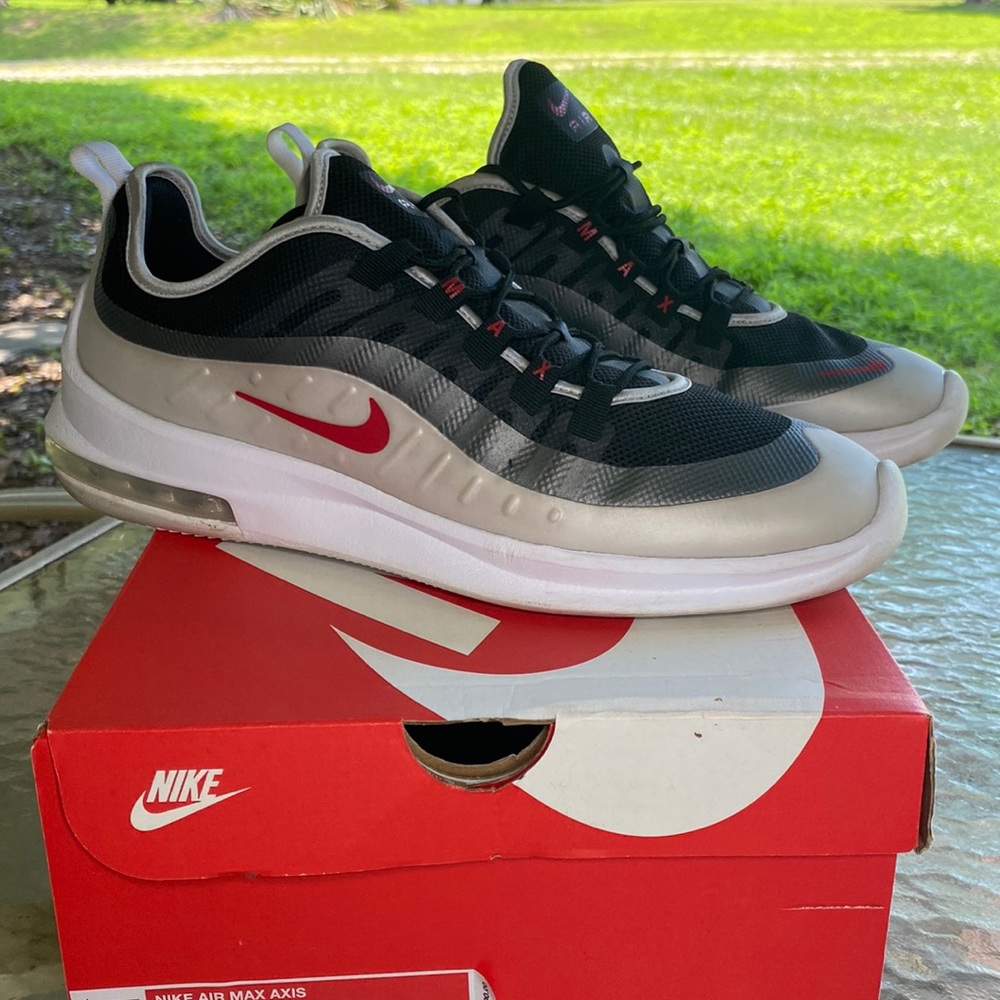 Preworn Nike Air Max Axis. Excellent Condition. Size 11.5